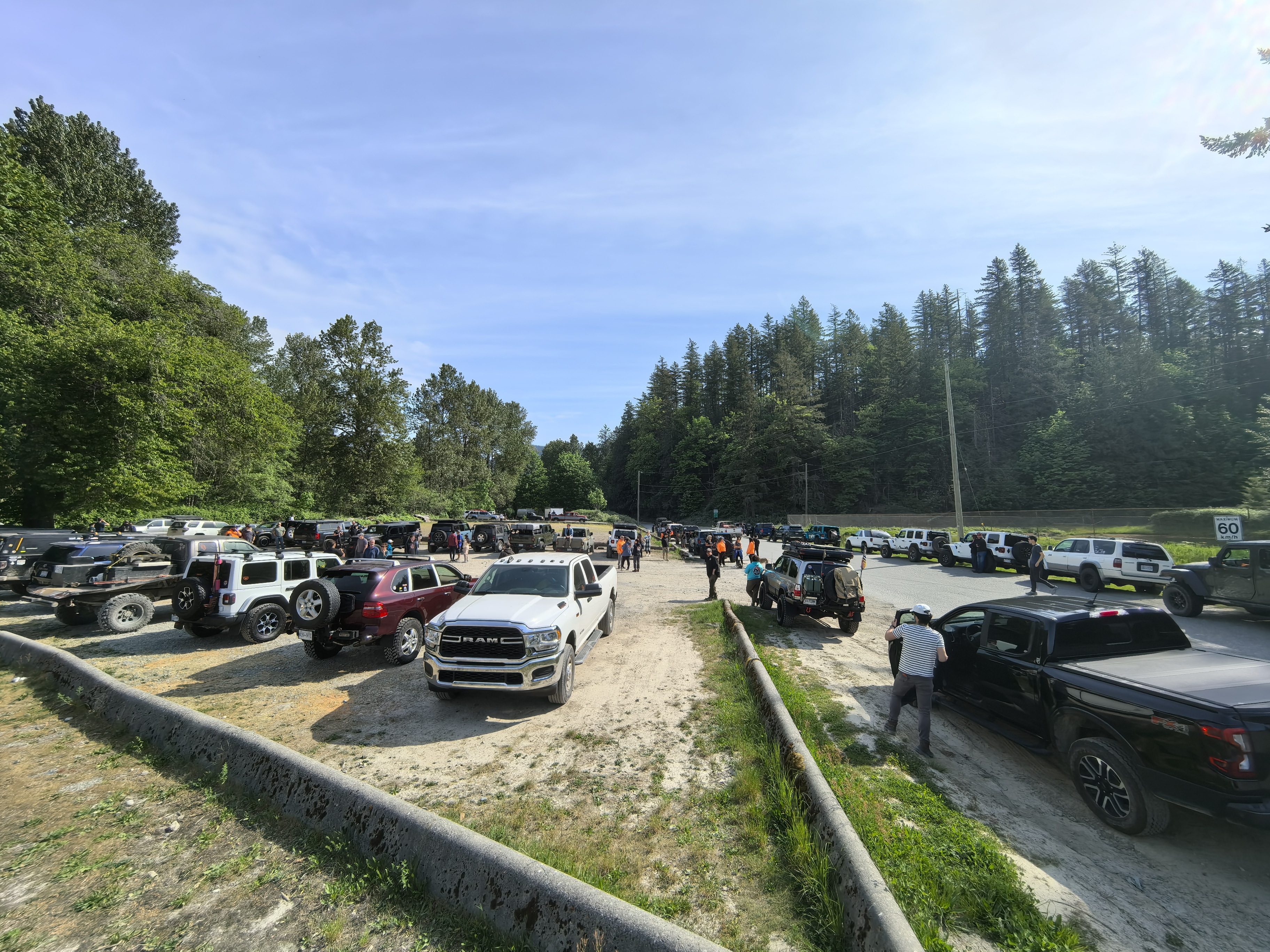4WDABC Newbie Run vehicles lined up at the Hale Creek meeting point — BC off-road community event for beginners
